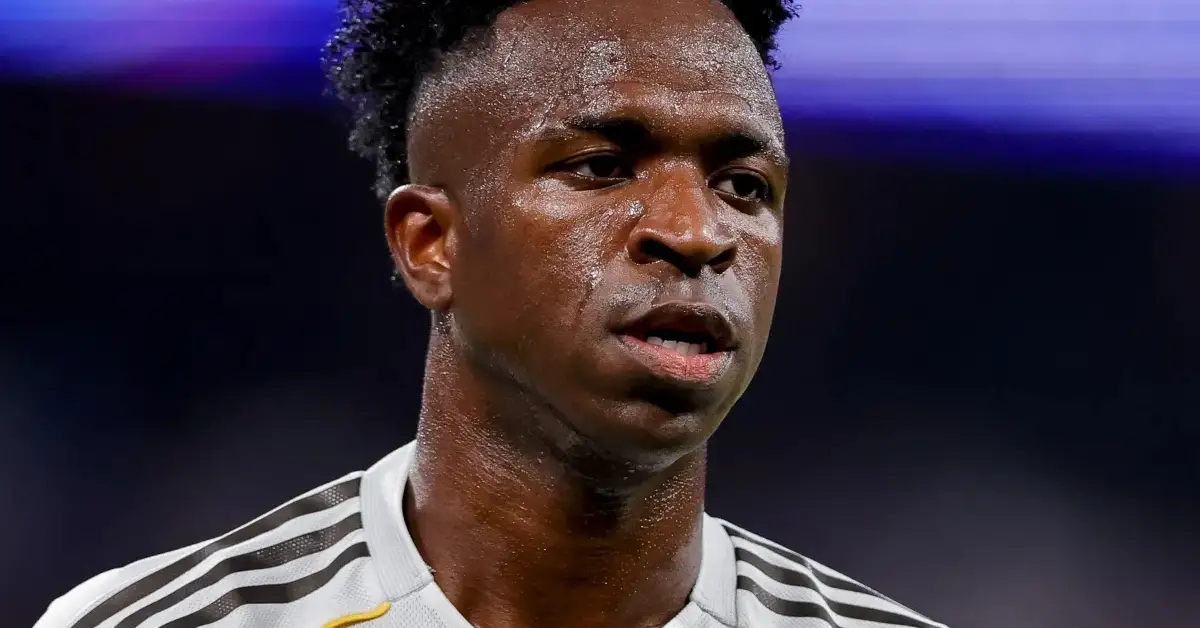 أزمة في ريال مدريد: لاعبو الفريق يطالبون بيريز باتخاذ قرار حاسم بشأن فينيسيوس!