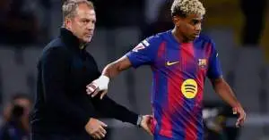 أزمة كبرى في برشلونة: هانسي فليك يواجه صراعًا داخليًا حول لامين يامال يهدد استقرار الفريق!