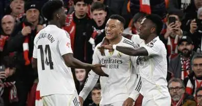 على الرغم من كونه لاعبًا أساسيًا تحت قيادة تشابي ألونسو، إلا أنه يرفض البقاء في ريال مدريد ويخطط للرحيل!