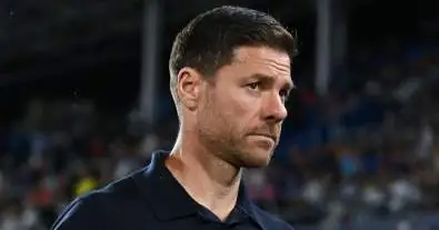 بعد الهزيمة أمام السيتي… تشابي ألونسو يشك في تآمر اثنين من نجوم ريال مدريد ضده!