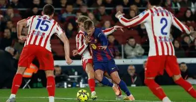 برشلونة يعزز صدارته بفوز مثير على أتلتيكو مدريد وإشادة مفاجئة بثنائي الفريق الرائع!