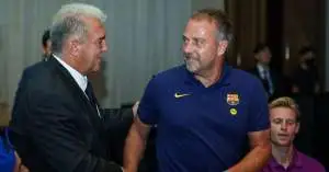 برشلونة يفتح ملف المدرب.. لابورتا يحدد خيارًا جاهزًا لخلافة فليك