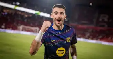 برشلونة يفتح ملف تعزيز الدفاع في يناير… خوان غارسيا يرشح قائدًا لقيادة الخط الخلفي
