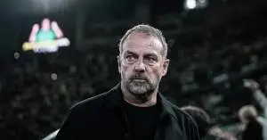 برشلونة يحافظ على صدارة الليغا بعد فوز مثير على ريال بيتيس… وغضب هانسي فليك يلوح في الأفق!