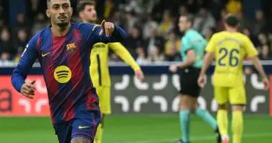 برشلونة يهزم فياريال في لا سيراميكا وإشادة مفاجئة من فليك لنجم المباراة الذي خطف الأضواء