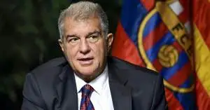 صفقة كبرى تهز برشلونة.. لابورتا يخطط لإعادة نجم الفريق السابق