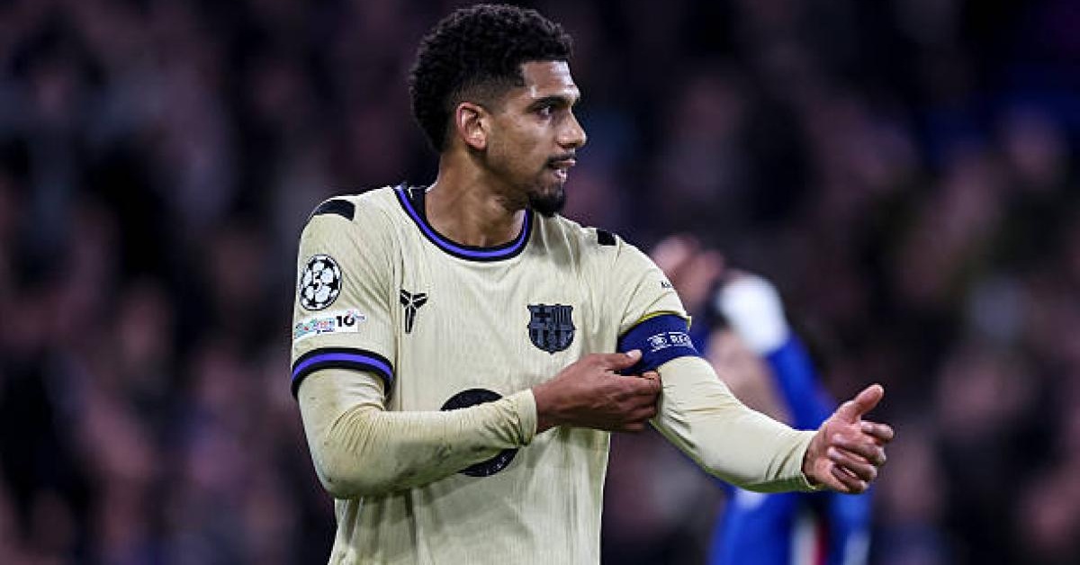 فليك يضع شرطًا مفاجئًا لبرشلونة: رحيل أراوخو والتعاقد مع قلب الدفاع المثالي