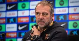 فليك يُدرج ثلاثة لاعبين من برشلونة على قائمة الانتقالات: هل حانت لحظة الوداع؟