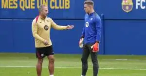 هانسي فليك يختار الحارس الثاني لبرشلونة ويضع تشيزني وشتيغن تحت المفاجأة!