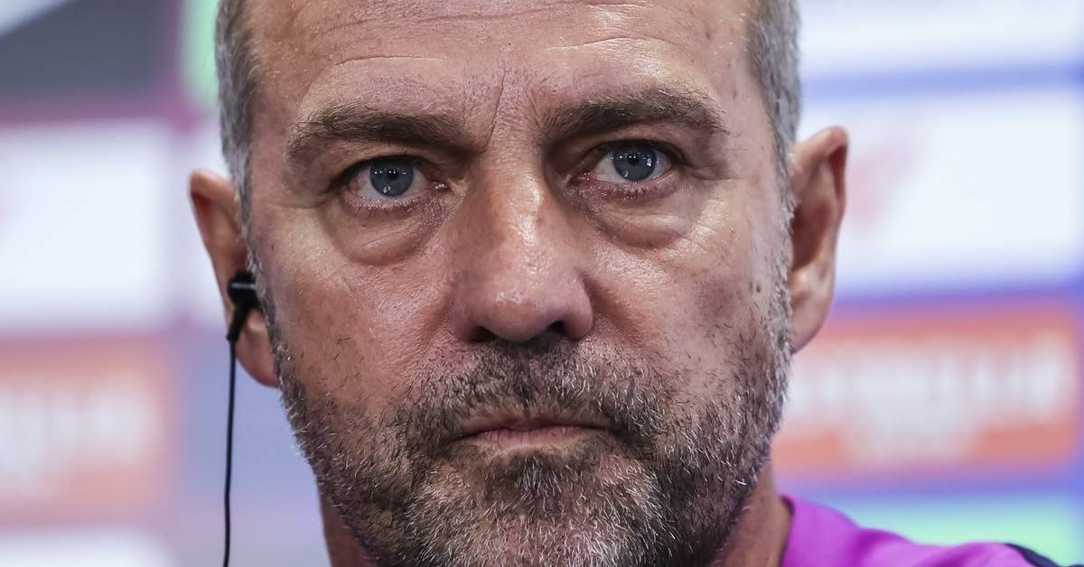 هانسي فليك يمنع رحيل نجم برشلونة الشاب رغم العروض المغرية