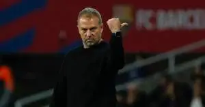 هانسي فليك يتخذ قرارًا مفاجئًا يحسم مستقبل أحد نجوم برشلونة قبل مواجهة آينتراخت فرانكفورت