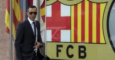خورخي مينديز ينصح نجم برشلونة بالرحيل: صفقة مثيرة تلوح في الأفق!