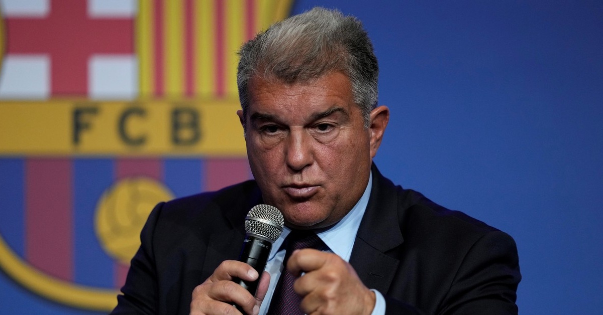 لابورتا يتخذ قرارًا حاسمًا: رحيل أحد نجوم برشلونة في الموسم المقبل!