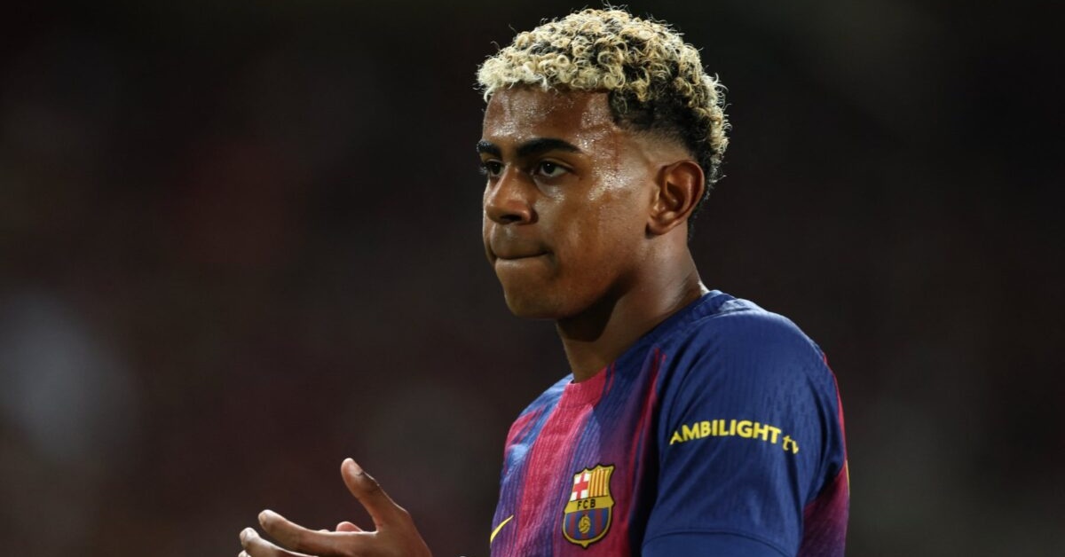 لامين يامال يطالب برشلونة بعدم بيع زميله بعد انتقاله لمركز صانع الألعاب