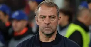 قرار غير متوقع من هانسي فليك يغيّر حسابات برشلونة بالكامل