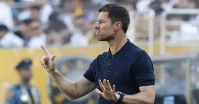 ريال مدريد على صفيح ساخن… تشابي ألونسو يطالب برحيل نجم الفريق فورًا بعد السقوط أمام سيلتا فيغو!