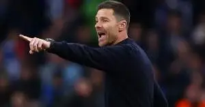 تشابي ألونسو يطالب رئيس ريال مدريد ببيع نجم الفريق بسبب تراجع مستواه