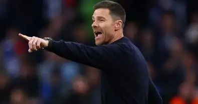 تشابي ألونسو يطالب رئيس ريال مدريد ببيع نجم الفريق بسبب تراجع مستواه