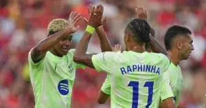 توتر غير مسبوق في برشلونة.. نجم شاب يرفع صوته ضد زميله في الفريق!