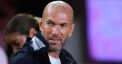 زيزو في الانتظار… مستقبل تشابي ألونسو على المحك في ريال مدريد