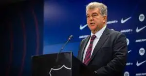 انتخابات برشلونة تتحول لمعركة كبرى.. أساطير النادي تقلب الطاولة على لابورتا