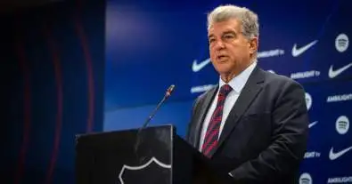 انتخابات برشلونة تتحول لمعركة كبرى.. أساطير النادي تقلب الطاولة على لابورتا