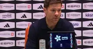 بعد التأهل إلي نهائي السوبر.. تشابي ألونسو يكشف عن مفاجأة قد تغيّر موازين مواجهة الكلاسيكو ضد برشلونة!