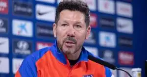 بعد السوبر الإسباني.. سيميوني يفاجئ فينيسيوس برد غير متوقع!