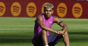 برشلونة يؤمّن المستقبل بهدوء.. جوهرة جديدة تطرق أبواب الفريق الأول خلف لامين يامال