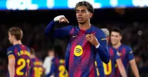 برشلونة يستعيد صدارة الليغا بثلاثية قوية… ورغم الانتصار هانسي فليك غير راضٍ عن أداء نجم الفريق!