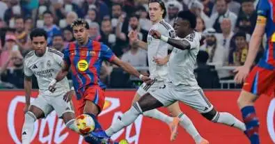 برشلونة يُسقط ريال مدريد في ملحمة جدة ويتوّج بالسوبر الإسباني للمرة الـ16