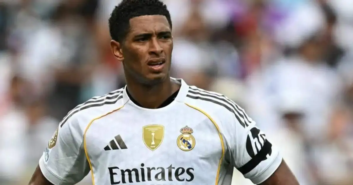 بيلينغهام ينتقد أنانية أحد نجوم ريال مدريد ويثير الفوضى داخل غرفة الملابس!