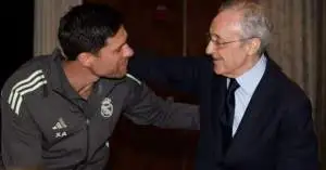 فلورنتينو بيريز يحسم مستقبل تشابي ألونسو بعد خسارة السوبر بقرار مفاجئ