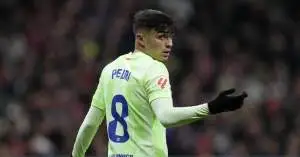 فليك يعيد ترتيب أوراق برشلونة قبل كلاسيكو السوبر.. بيدري يحسم اختياره واسم كبير يدخل دائرة الخطر