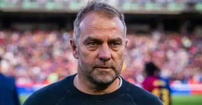 فليك يضغط بقوة على إدارة برشلونة للتعاقد مع هذا اللاعب في يناير… اسم مفاجئ لحل أخطر أزمة في الفريق