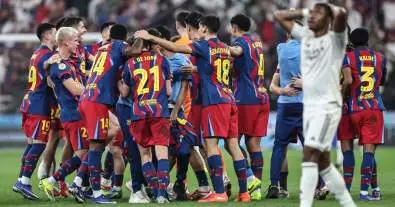 غضب داخل برشلونة بعد السوبر.. نجم الفريق يفكر في الرحيل بسبب هانسي فليك!