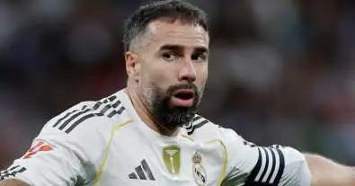 كارفاخال يطالب ريال مدريد بصفقة عاجلة.. إدارة النادي تتحرك سريعًا!