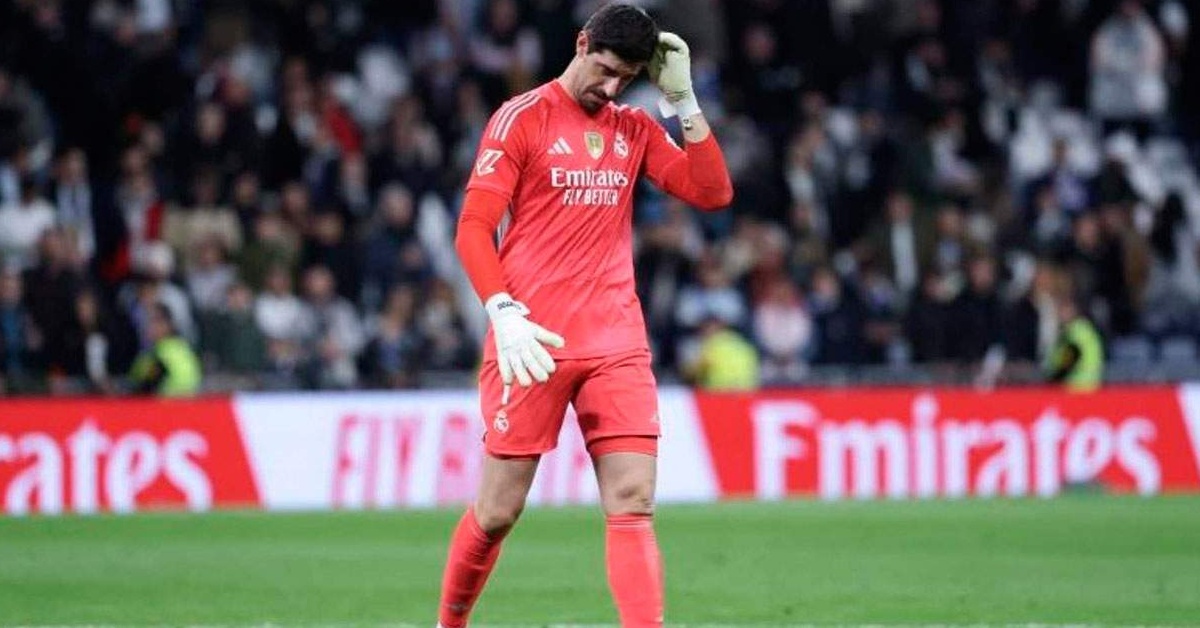 كورتوا يوجه أصابع الاتهام ويكشف نقاط ضعف ريال مدريد بعد هزيمة بنفيكا