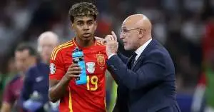 لويس دي لا فوينتي يدق ناقوس الخطر بسبب لامين يامال… قلق متصاعد وتحذير حاسم لبرشلونة قبل فوات الأوان