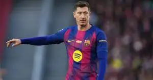 ليفاندوفسكي يطالب هانسي فليك بإقصاء هذا اللاعب من تشكيلة برشلونة الأساسية