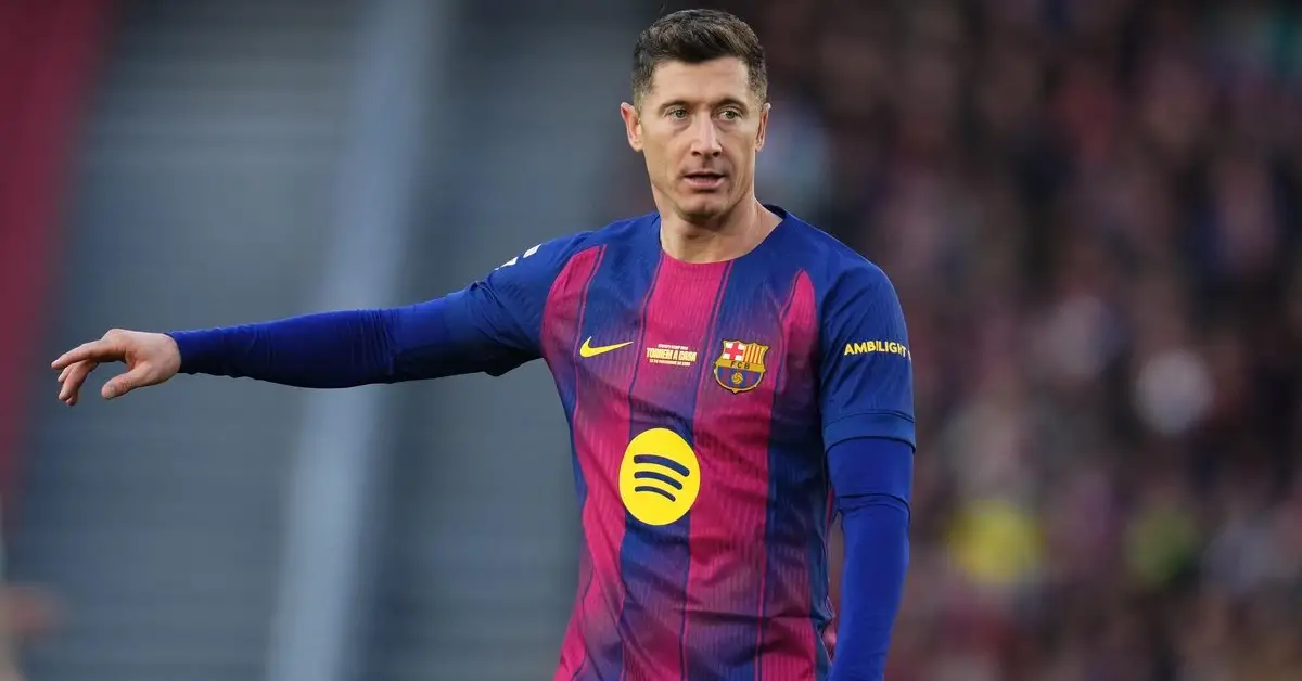 ليفاندوفسكي يطالب هانسي فليك بإقصاء هذا اللاعب من تشكيلة برشلونة الأساسية