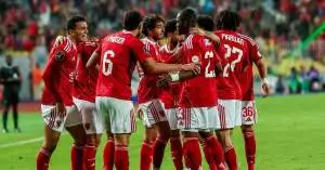 قرار مفاجئ يهز الأهلي.. غضب القائد يظهر للعلن وثلاثة نجوم مهددون خارج حسابات توروب