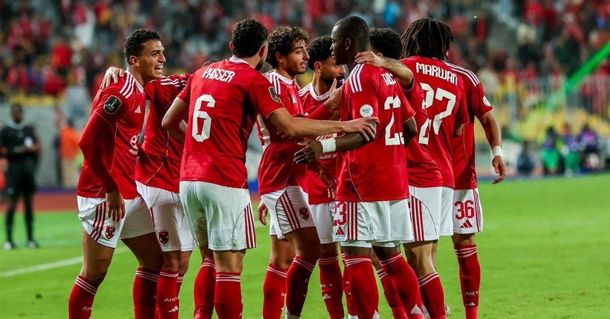 قرار مفاجئ يهز الأهلي.. غضب القائد يظهر للعلن وثلاثة نجوم مهددون خارج حسابات توروب