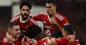 قرار مفاجئ يمنع رحيل نجم الأهلي… ومهاجم من العيار الثقيل يقترب بشدة!