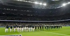 صافرات غضب مدوية قبل البداية.. جماهير البرنابيو تصب غضبها على ثلاثي ريال مدريد