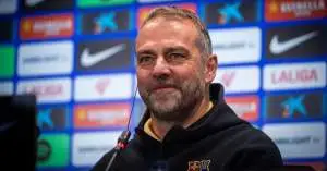 تحرك صامت من فليك يربك حسابات أوروبا وبرشلونة يستعد لضربة دفاعية قوية