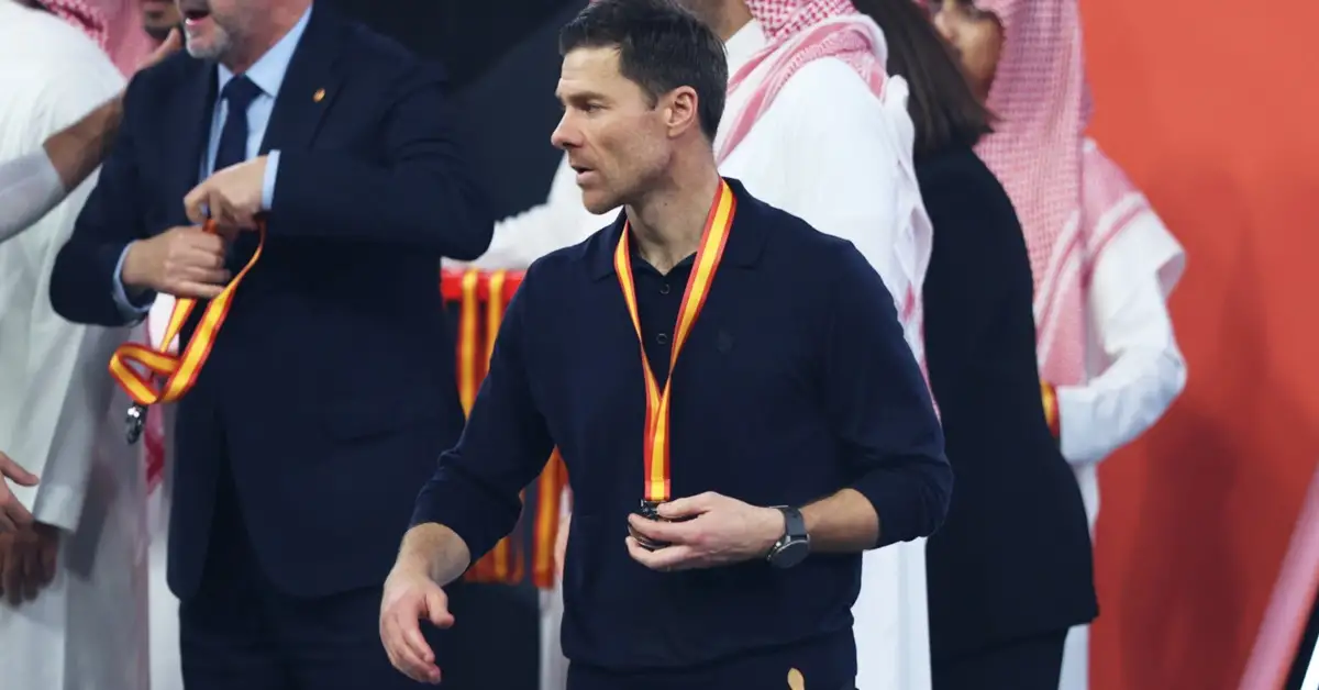 تشابي ألونسو يواجه أزمة جديدة بعد السوبر الإسباني ويثير القلق في ريال مدريد