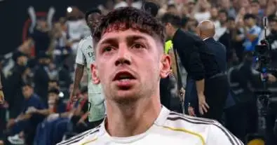 فالفيردي يعتذر لزميله في ريال مدريد بعد مباراة أتلتيكو.. توتر داخلي يثير الجدل!