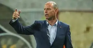 انتصار لا يُخفي العاصفة.. 3 أزمات تضرب هجوم الأهلي وقرار ناري يحسم مصير التوقيع مع علي ماهر لخلافة ييس توروب!