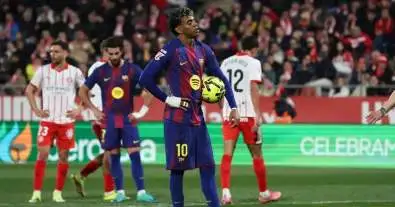 برشلونة يسقط أمام جيرونا ويخسر الصدارة… غضب عارم من فليك وثلاثي الفريق في مرمى الانتقادات